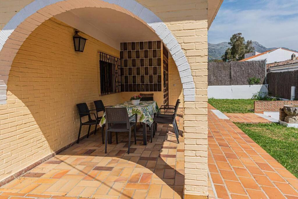 Casa La Albaida, Estacion De